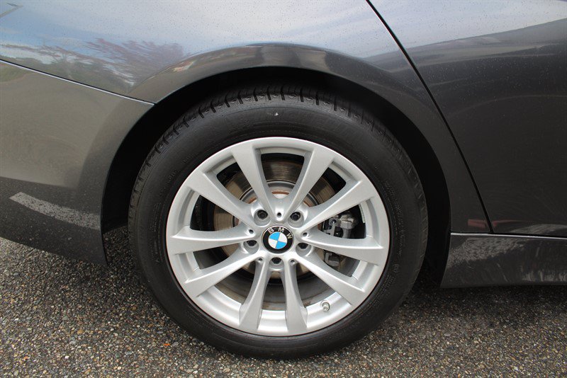 Used 2018 BMW 320i xDrive Sedan AWD/4WD image 31