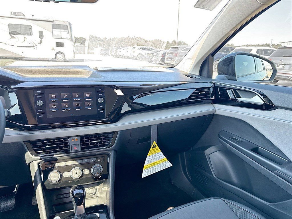 Used 2024 Volkswagen Taos SE FWD image 25