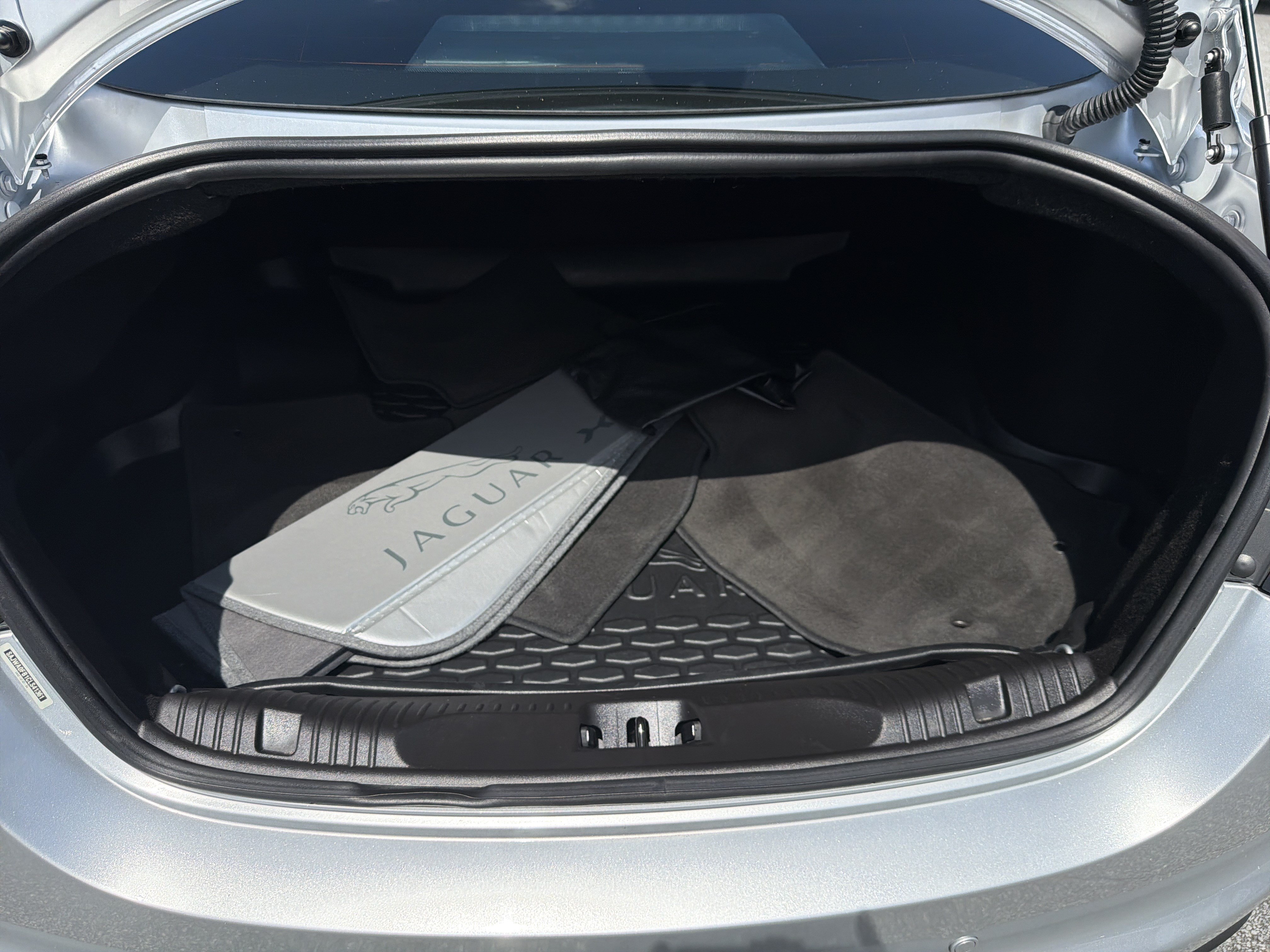 Used 2012 Jaguar XF RWD image 22
