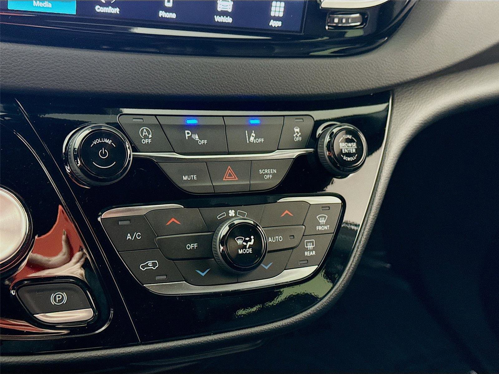 New 2026 Chrysler Voyager LX FWD image 9