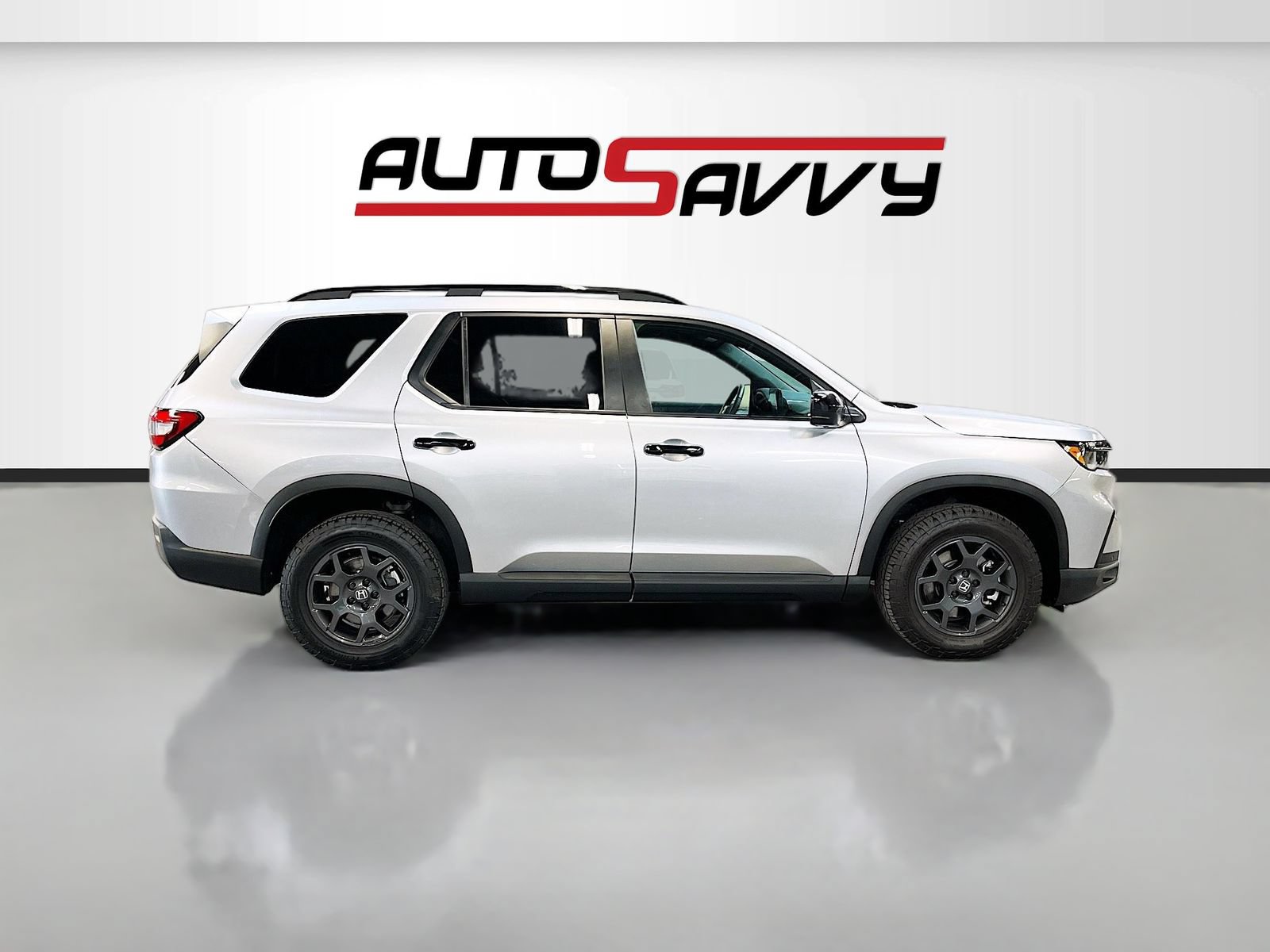 Used 2025 Honda Pilot TrailSport image 8