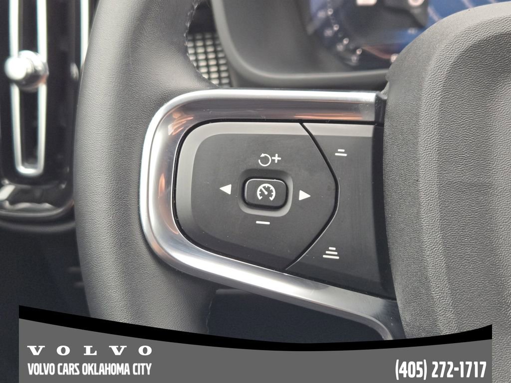 Certified 2025 Volvo XC40 B5 Plus AWD/4WD image 27