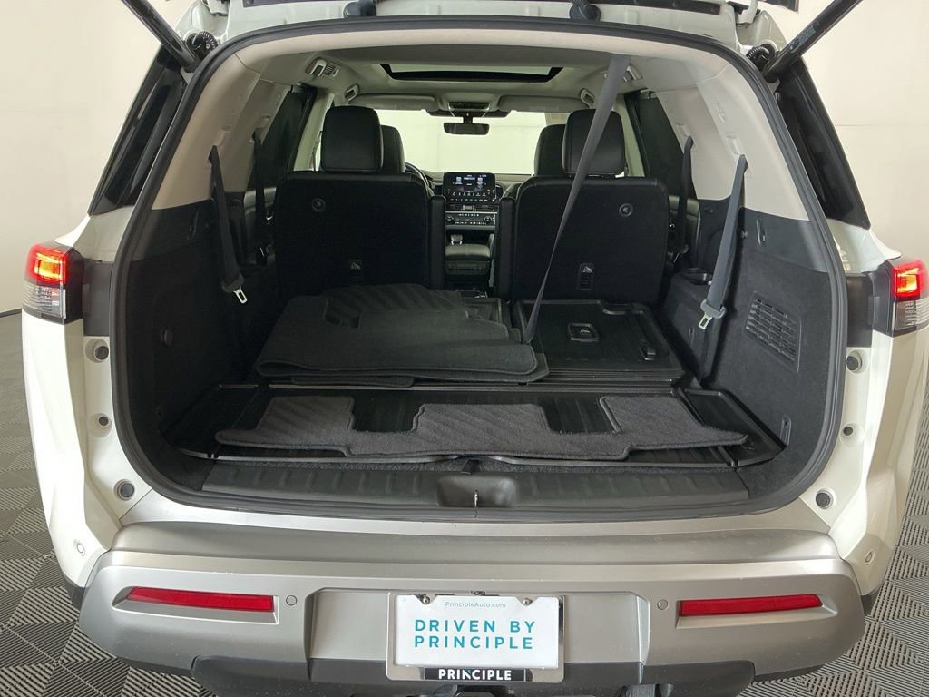 Used 2023 Nissan Pathfinder Platinum image 29