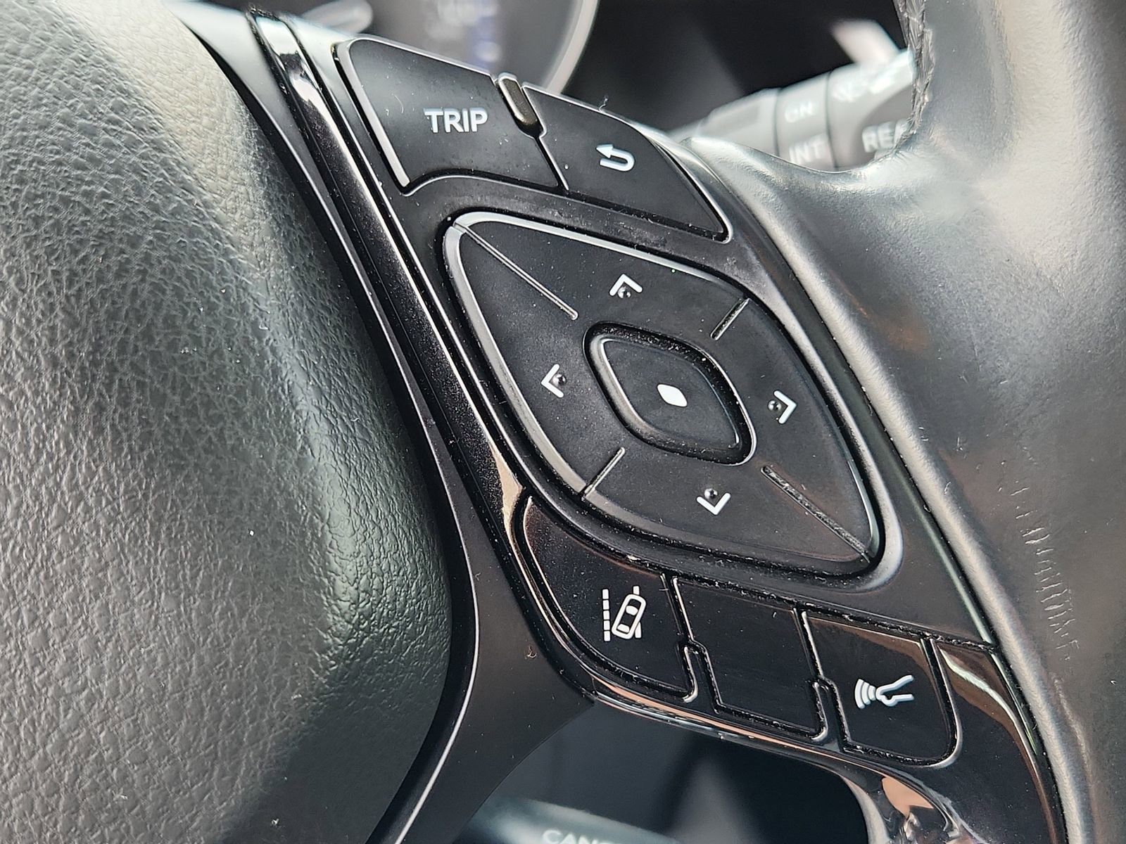 Used 2019 Toyota C-HR XLE FWD image 19