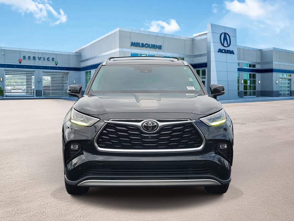 Used 2021 Toyota Highlander Platinum image 2