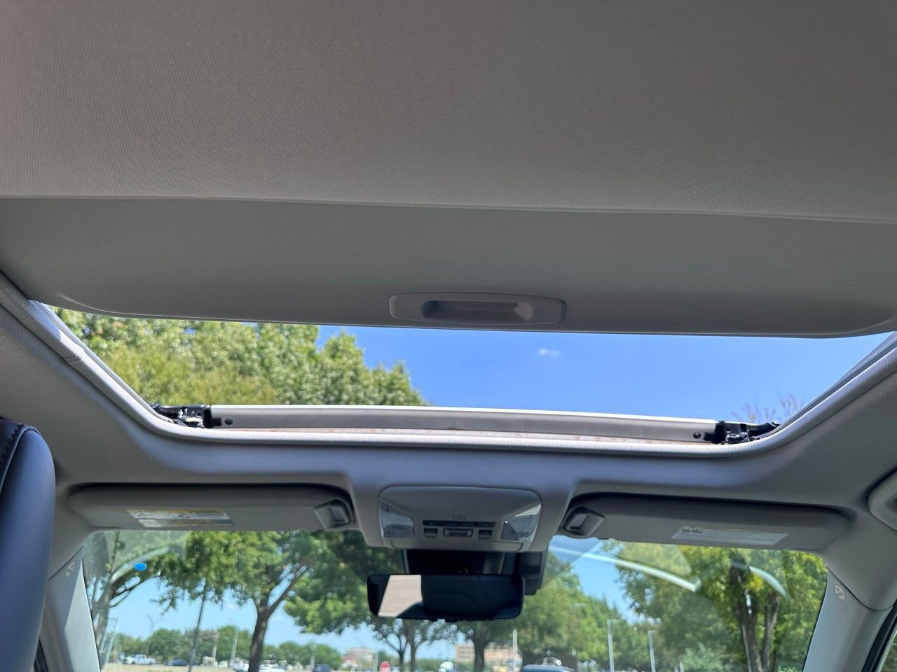 Used 2022 Toyota RAV4 Limited image 19