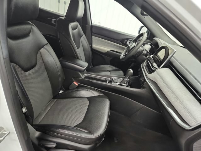 Used 2024 Jeep Compass Latitude AWD/4WD image 34