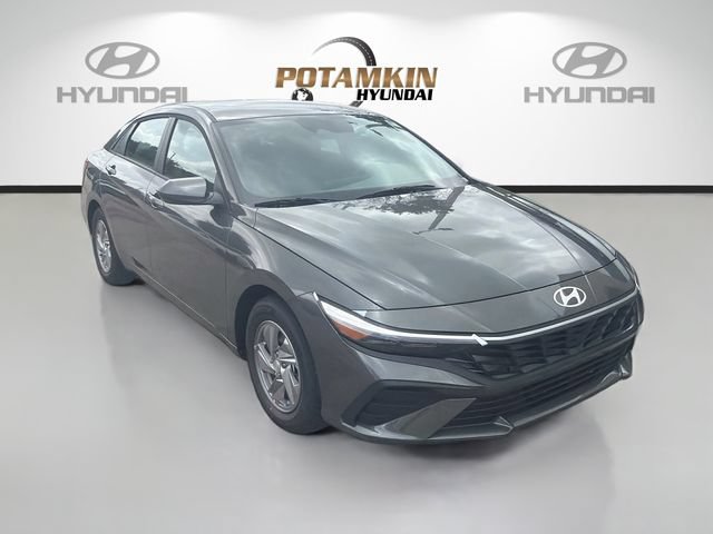 New 2026 Hyundai Elantra SE FWD image 3