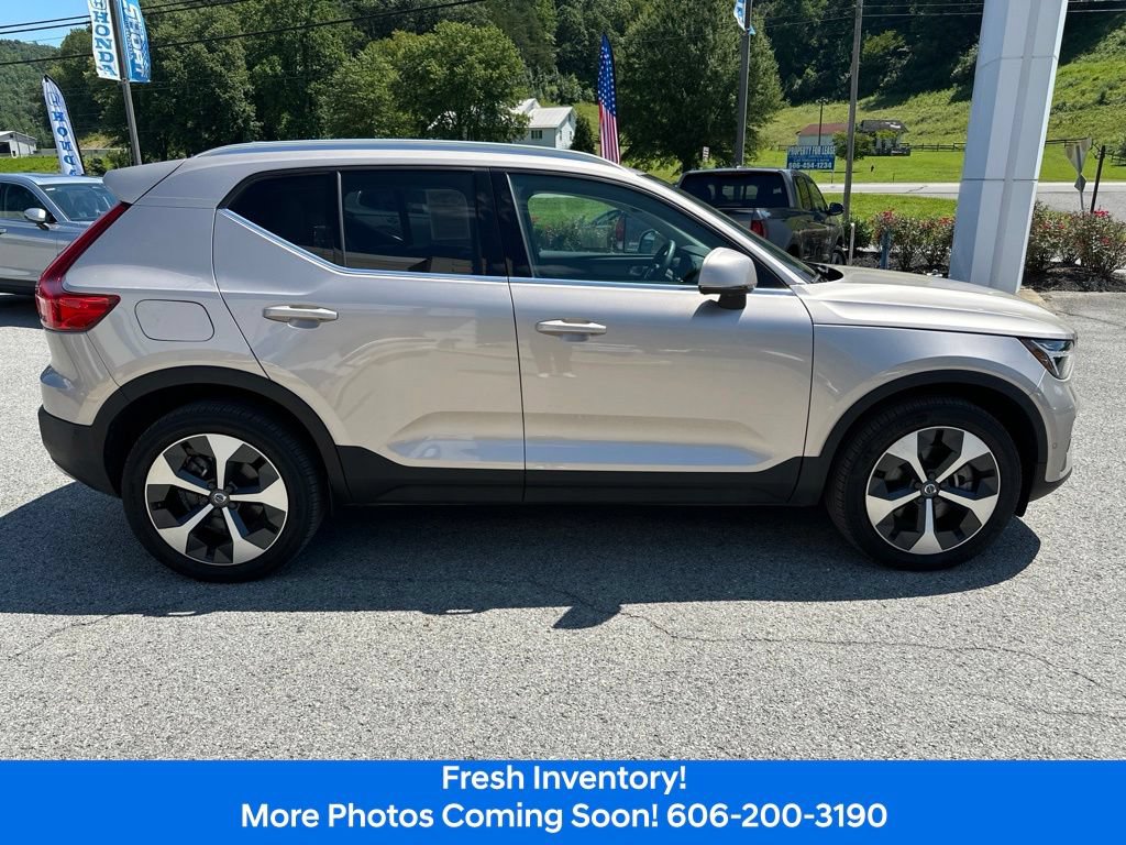 Used 2024 Volvo XC40 B5 Plus AWD/4WD image 6