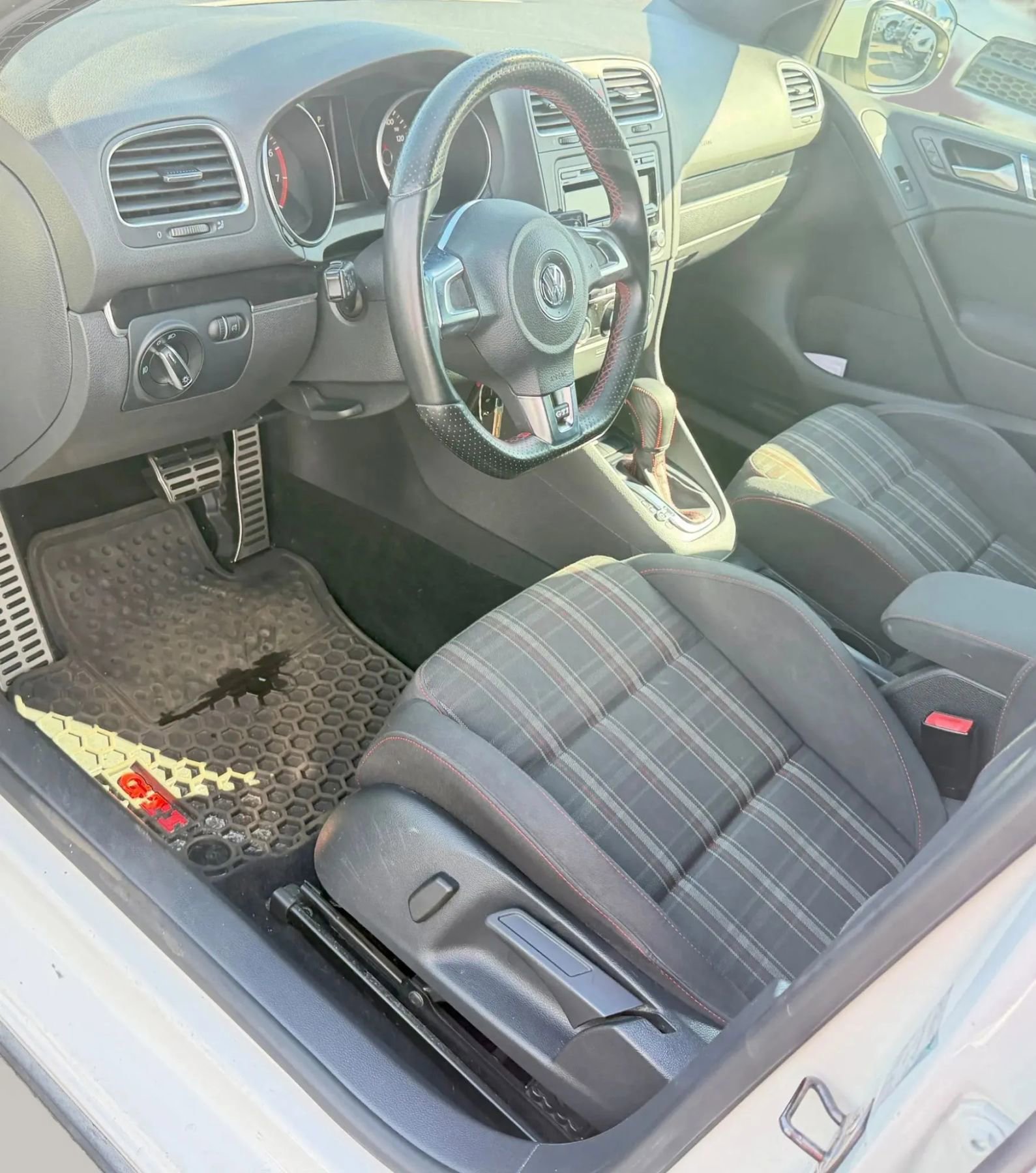 Used 2011 Volkswagen Golf 4-Door image 12