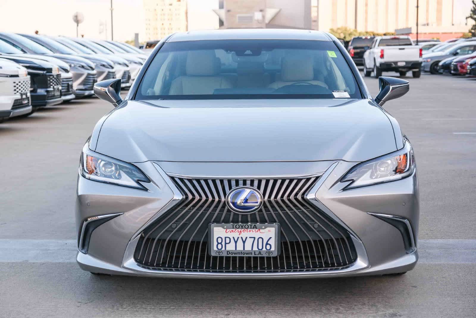 Used 2020 Lexus ES 300h w/ Premium Package FWD image 2