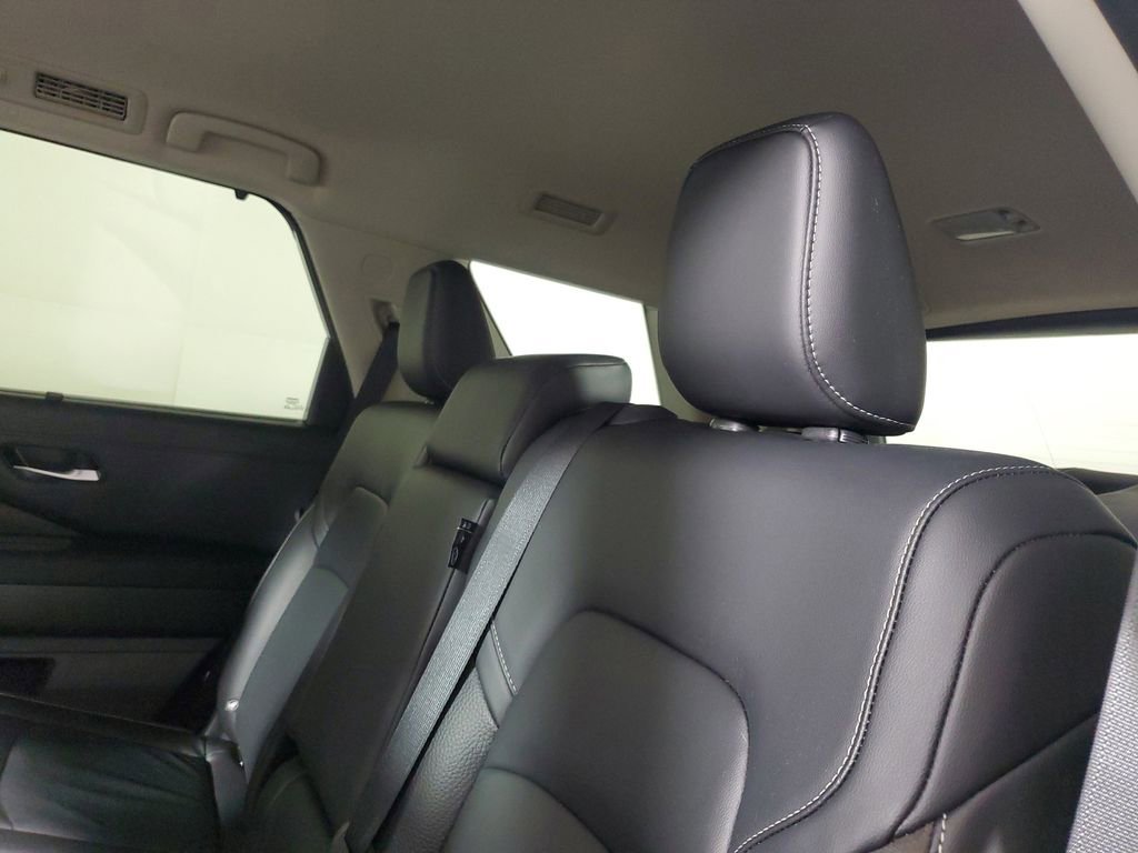 Used 2023 Nissan Pathfinder SL image 12