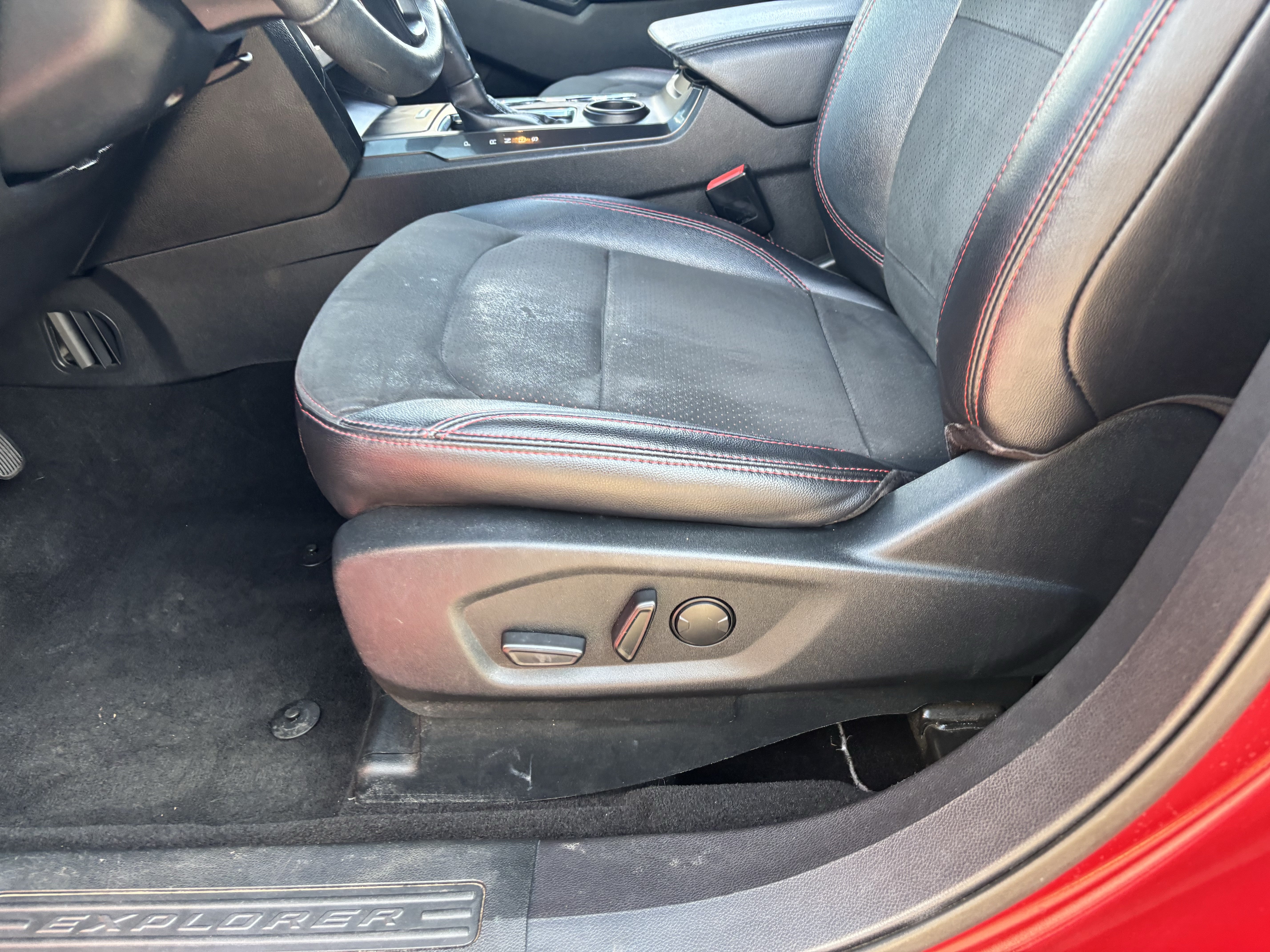 Used 2019 Ford Explorer XLT w/ Equipment Group 202A FWD image 32