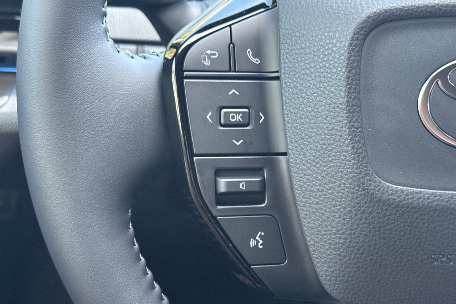 New 2026 Toyota Prius Plug-In Hybrid FWD image 27