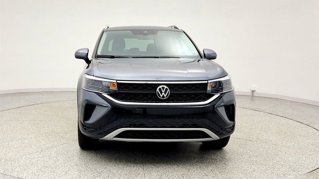 Used 2024 Volkswagen Taos SE AWD/4WD image 2