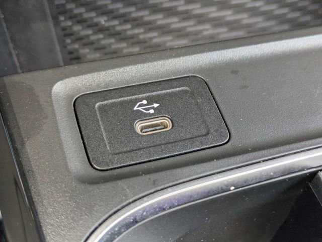 Used 2025 Mercedes-Benz GLB 250 4MATIC w/ Winter Package image 18
