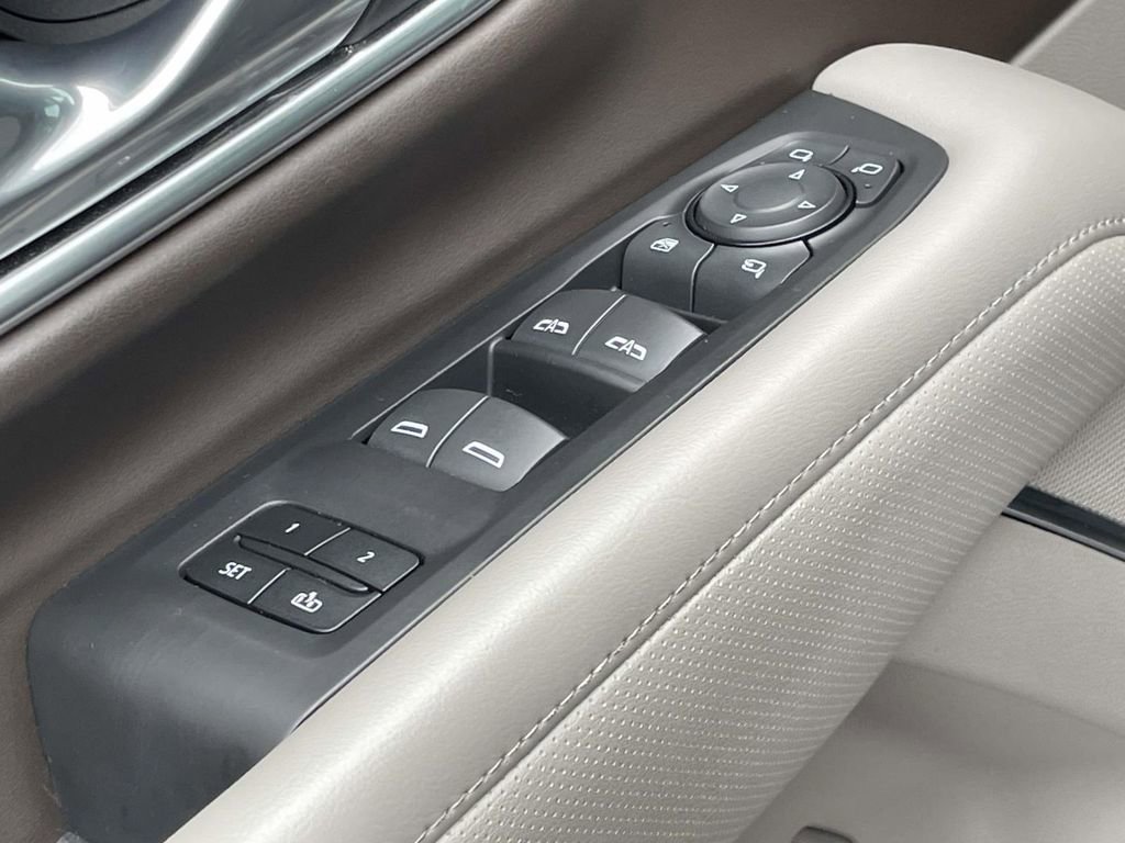 Used 2021 GMC Yukon SLT w/ SLT Premium Package image 18