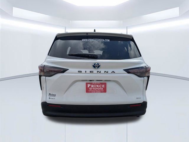 Used 2025 Toyota Sienna XLE FWD image 5