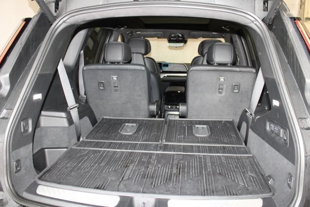 Used 2026 Cadillac Vistiq Platinum w/ LPO, Floor Liner Package AWD/4WD image 40