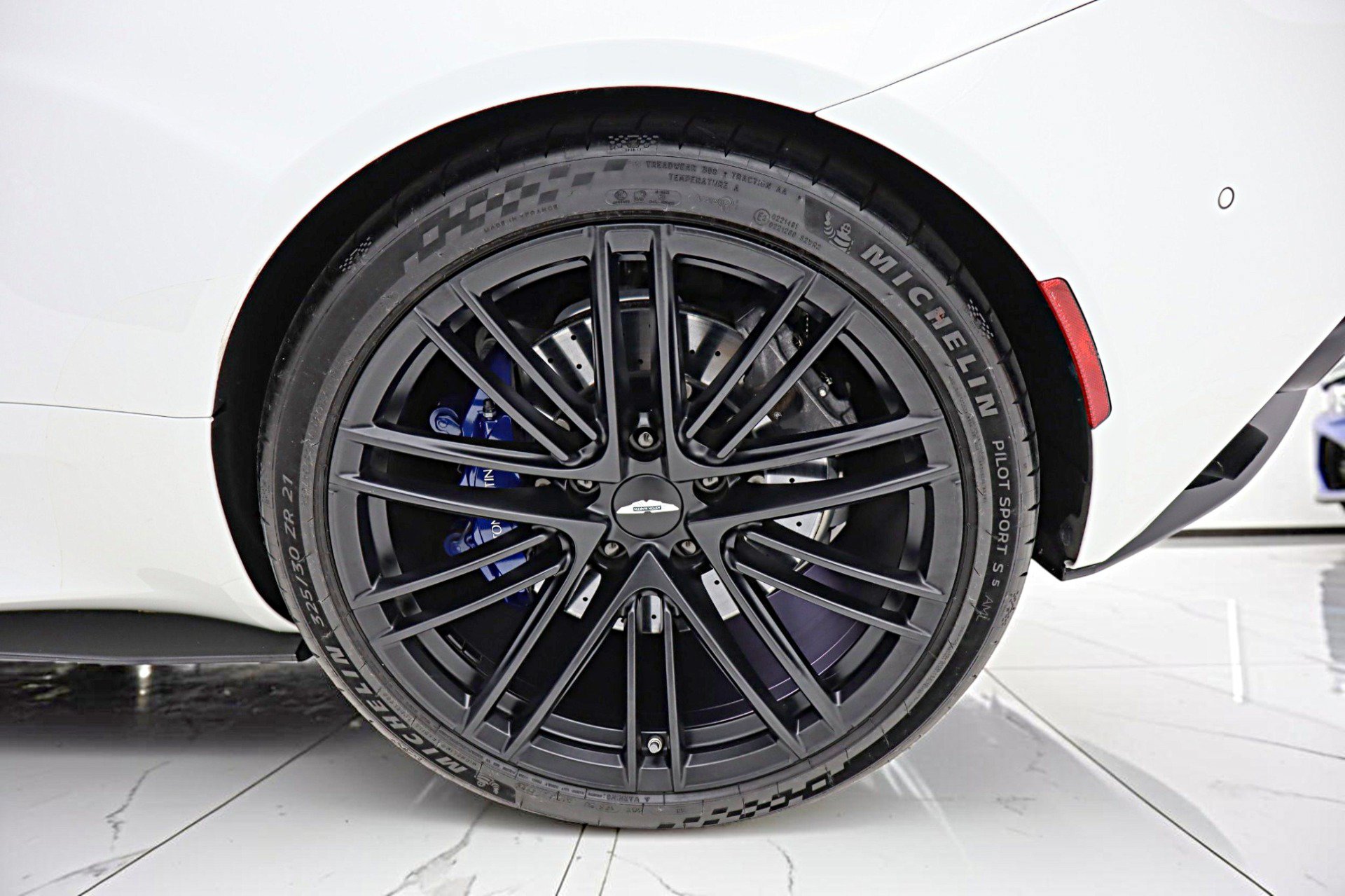 Used 2024 Aston Martin DB12 Convertible RWD image 59