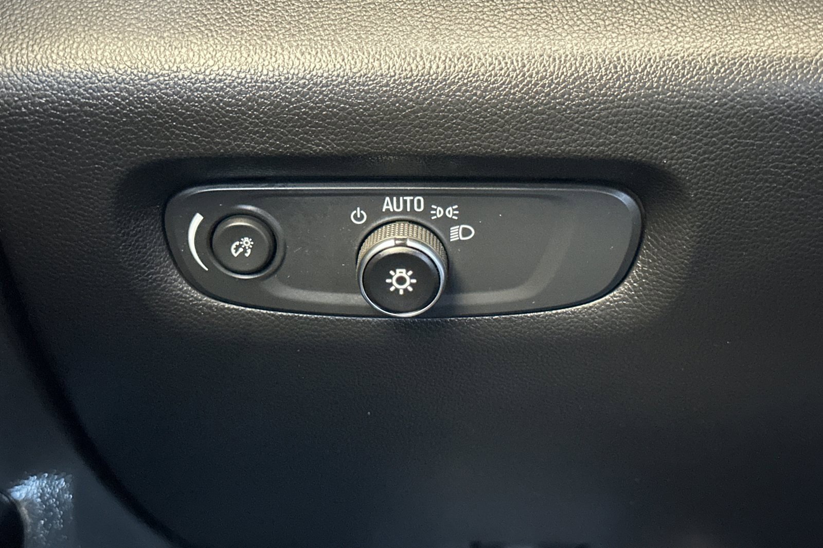 Certified 2023 Chevrolet Traverse High Country image 37