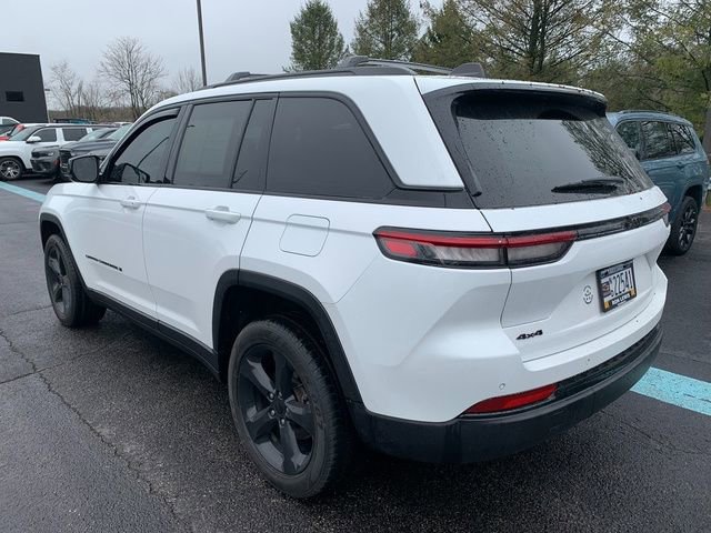 Used 2023 Jeep Grand Cherokee Altitude image 3