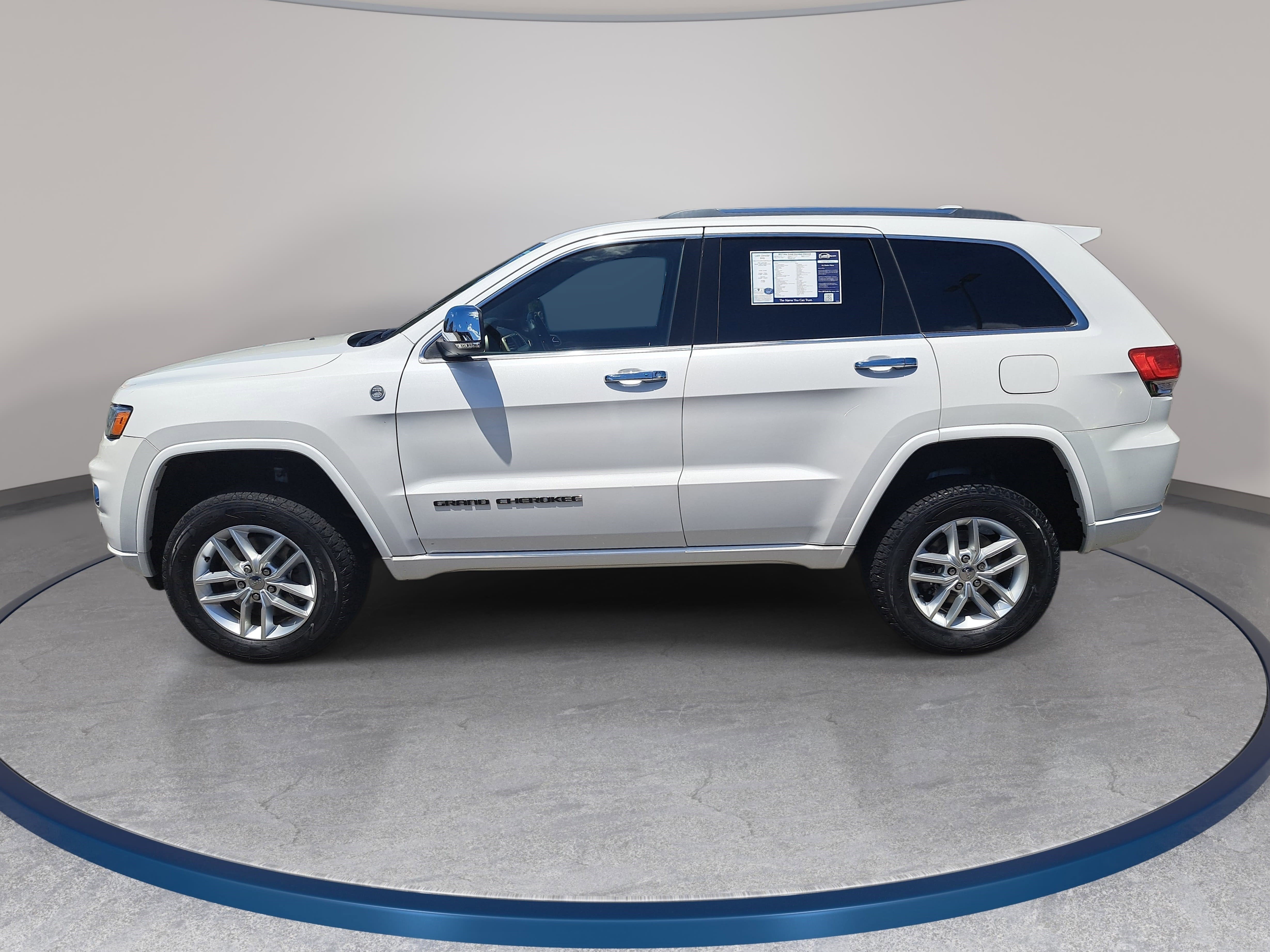 Used 2017 Jeep Grand Cherokee Overland AWD/4WD image 8