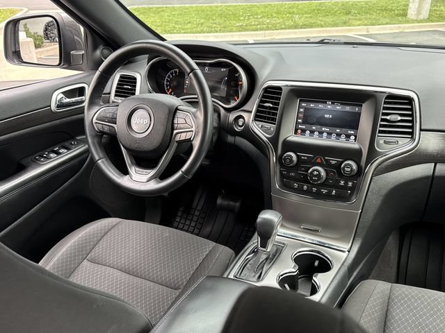 Used 2018 Jeep Grand Cherokee Laredo AWD/4WD image 22