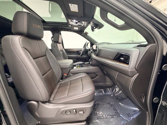 Certified 2026 Chevrolet Suburban High Country AWD/4WD image 29