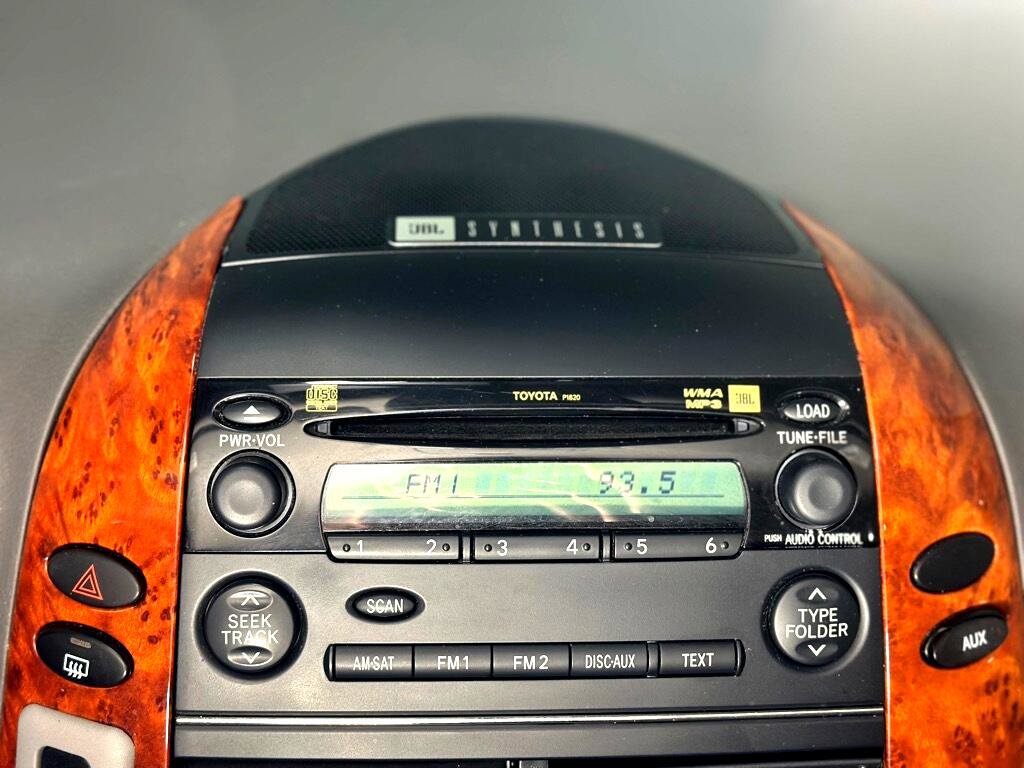 Used 2010 Toyota Sienna XLE image 21