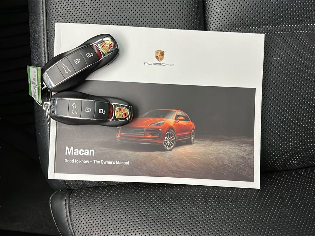 Used 2023 Porsche Macan image 32