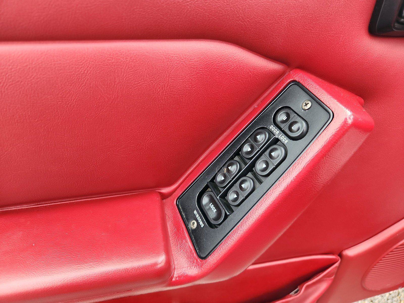 Used 1992 Ford Mustang LX RWD image 16