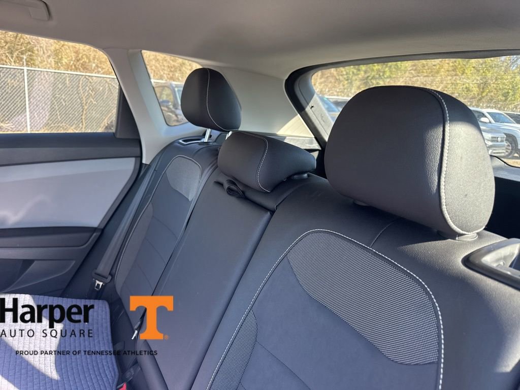 Used 2023 Volkswagen Taos SE w/ Black Wheel Package image 9