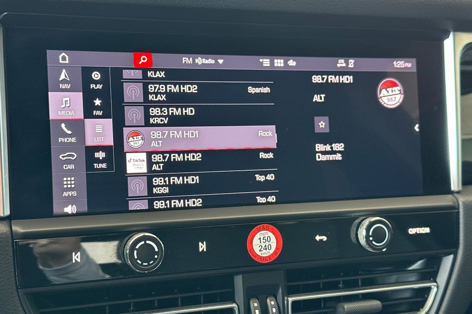 Certified 2024 Porsche Macan S AWD/4WD image 18