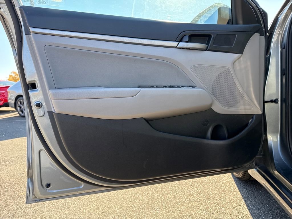 Used 2017 Hyundai Elantra SE image 10