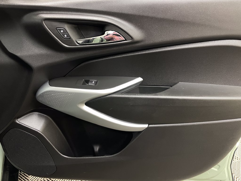 Certified 2024 Chevrolet Trax RS w/ Driver Confidence Package FWD image 37
