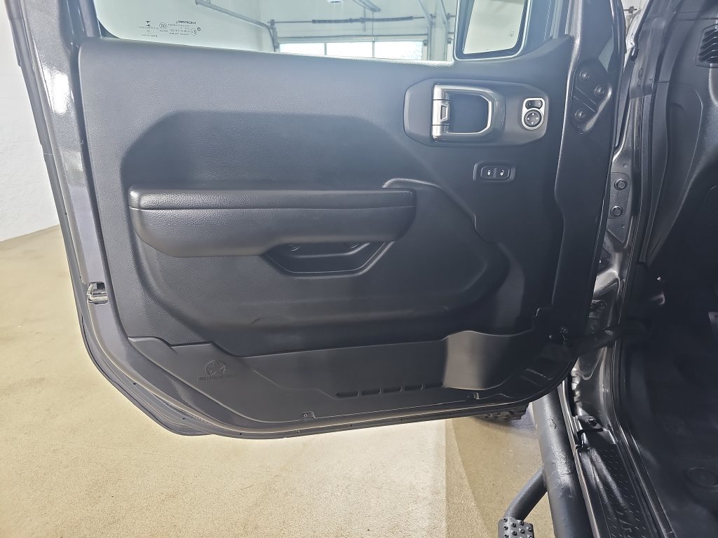Used 2020 Jeep Wrangler Unlimited Rubicon AWD/4WD image 32
