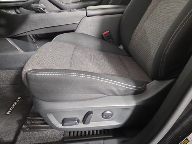 Used 2023 Nissan Rogue SV AWD/4WD image 29