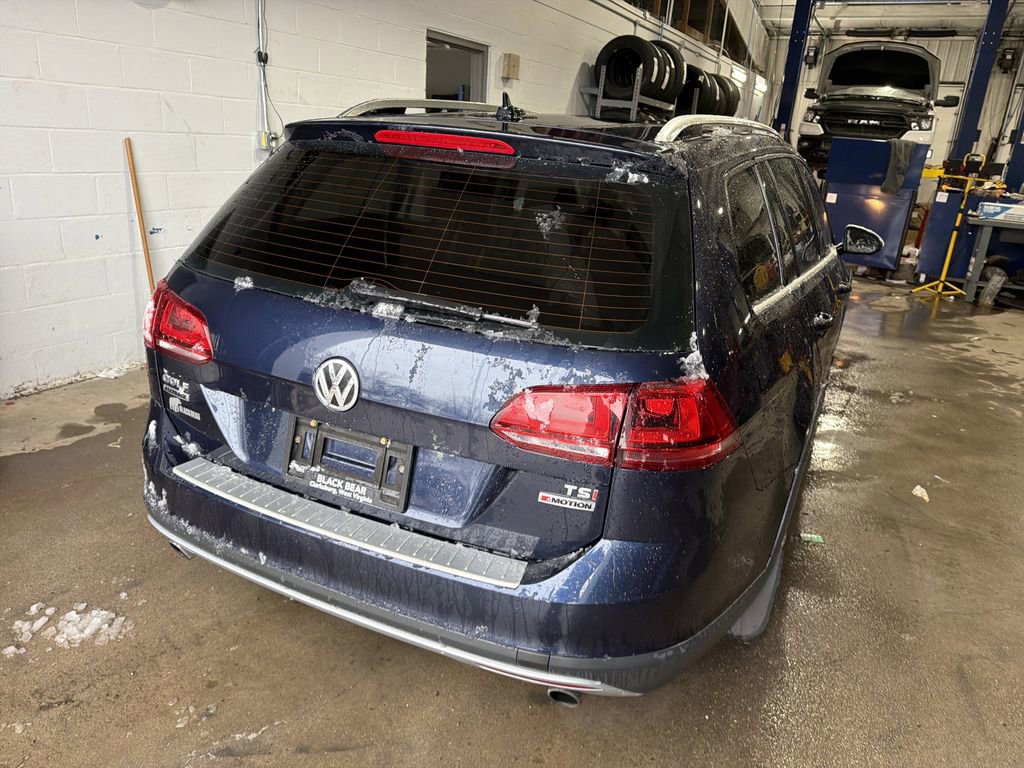 Used 2017 Volkswagen Golf Alltrack SE image 5