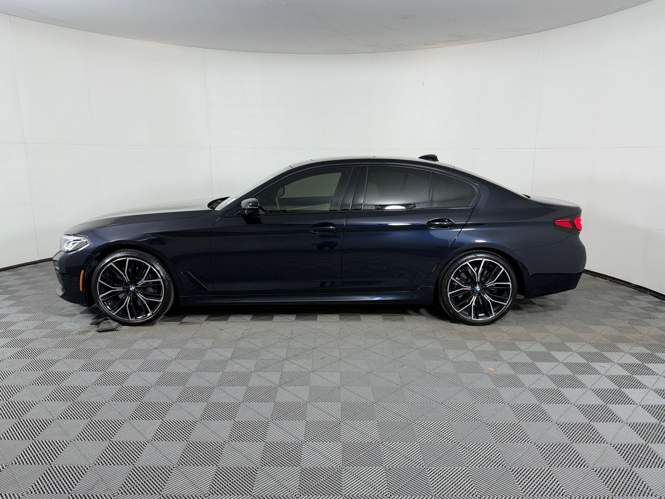 Certified 2023 BMW 540i w/ Executive Package RWD image 2