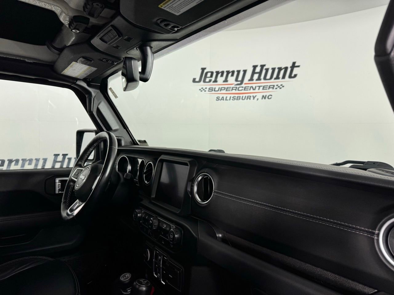 Used 2022 Jeep Wrangler Unlimited Sahara w/ Dual Top Group image 32