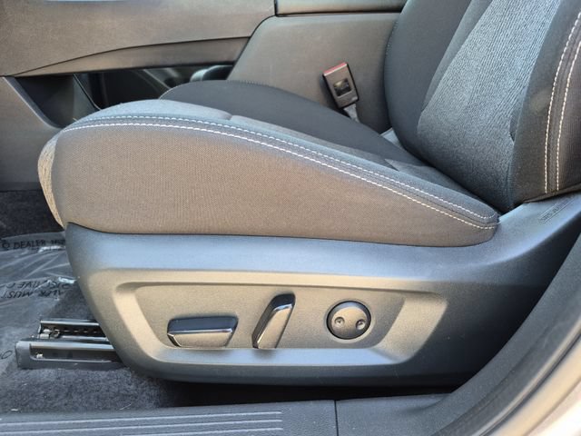 Certified 2025 Nissan Rogue SV FWD image 17