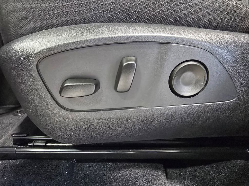 Used 2025 GMC Acadia Elevation image 15