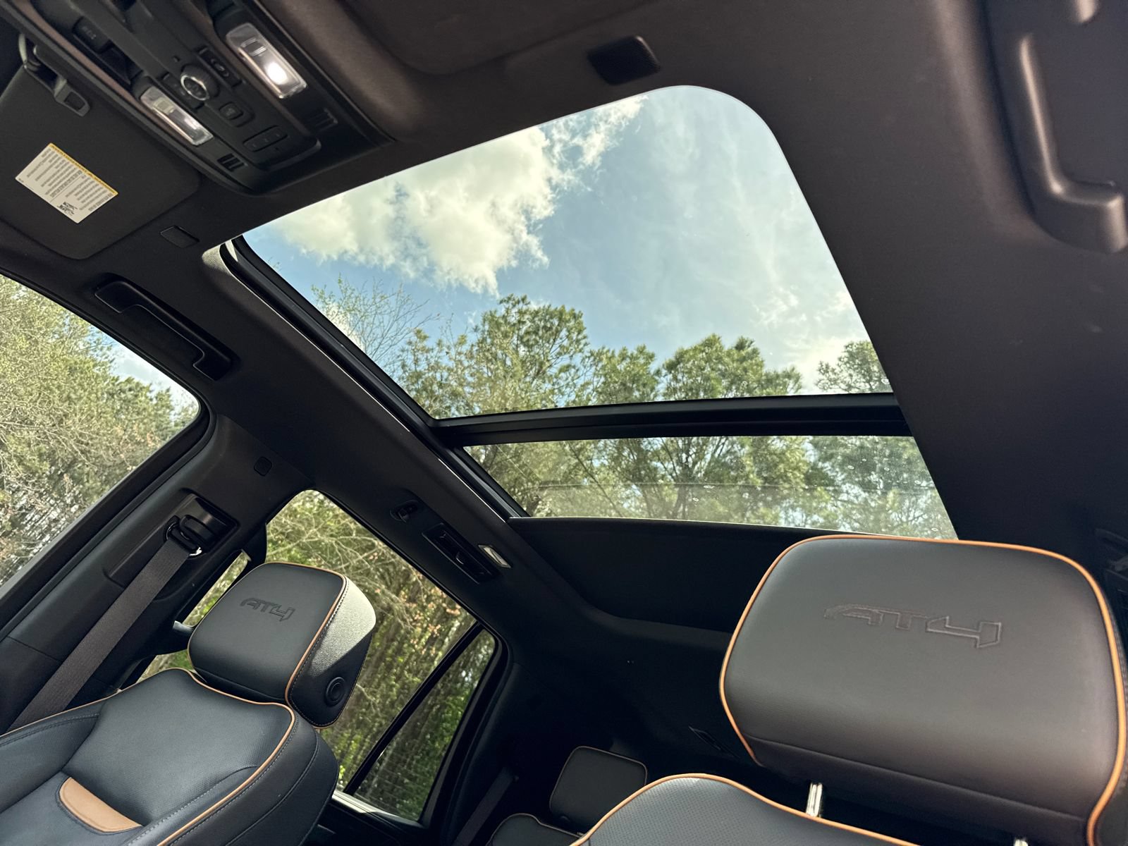 Used 2024 GMC Yukon AT4 AWD/4WD image 38