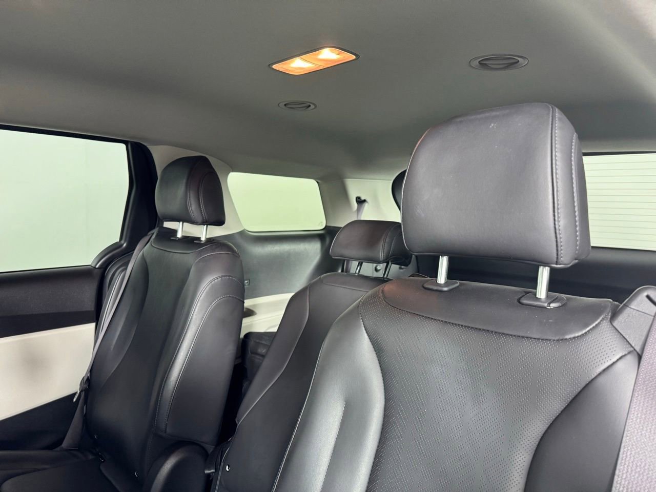 Used 2024 Kia Carnival LX image 23