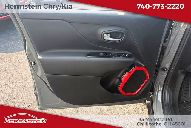 Used 2022 Jeep Renegade Trailhawk AWD/4WD image 14