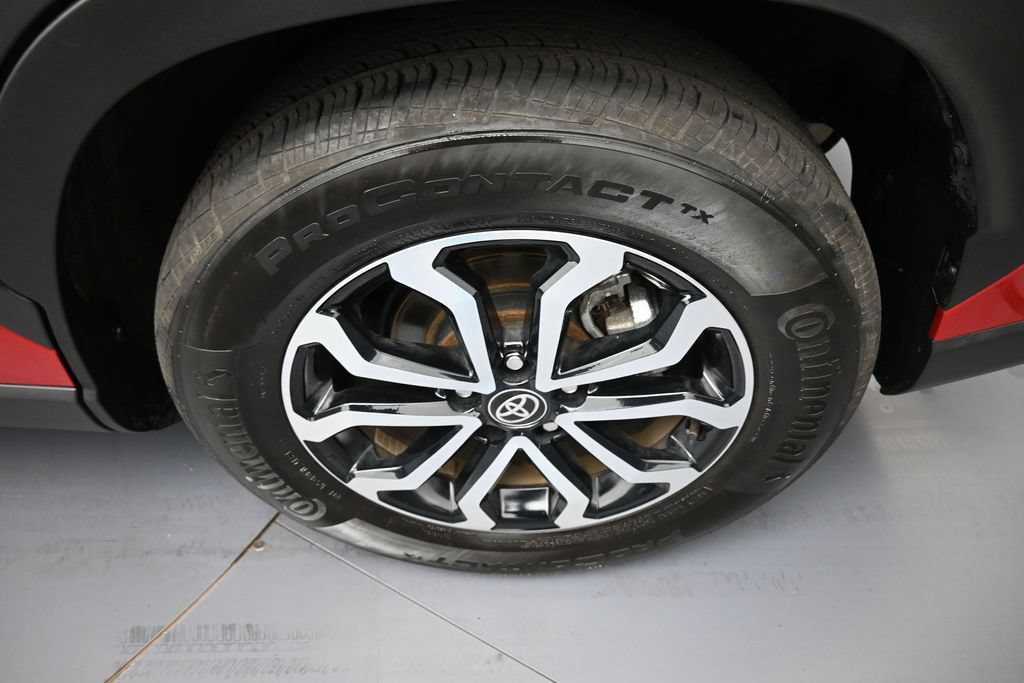 Used 2024 Toyota Corolla Cross AWD Hybrid w/ Moonroof Package image 15