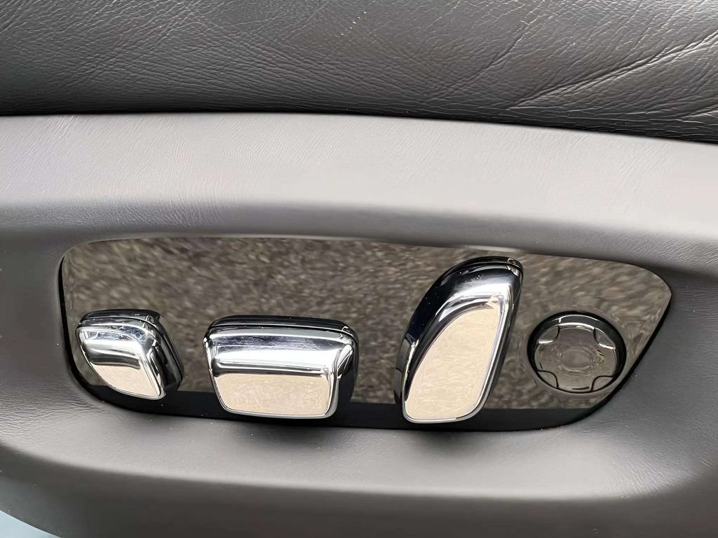 Certified 2022 Rolls-Royce Cullinan Black Badge w/ Dark Exterior Package AWD/4WD image 18