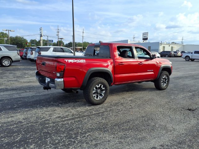 Used 2018 Toyota Tacoma TRD Off-Road AWD/4WD image 4