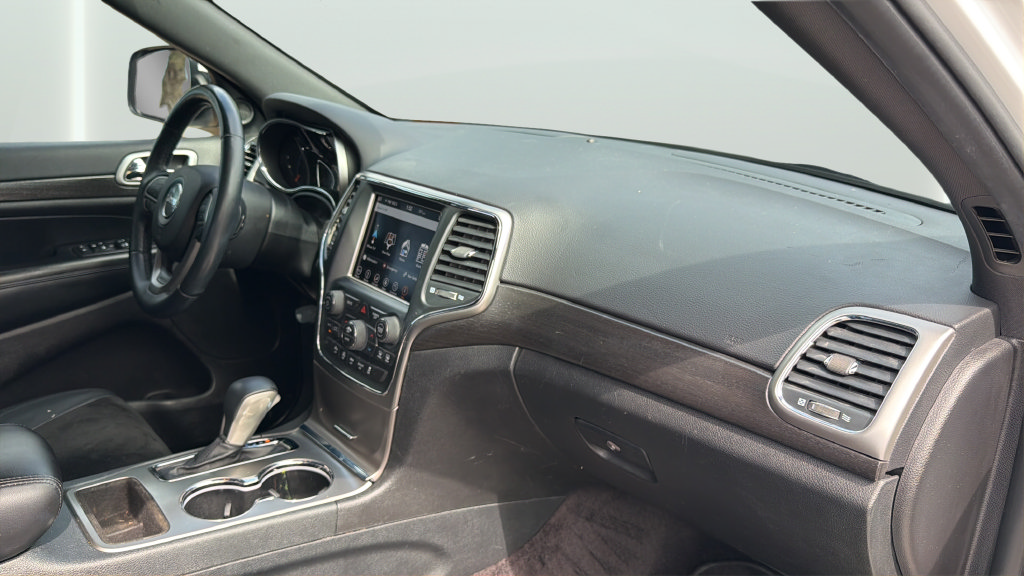 Used 2018 Jeep Grand Cherokee Altitude RWD image 28